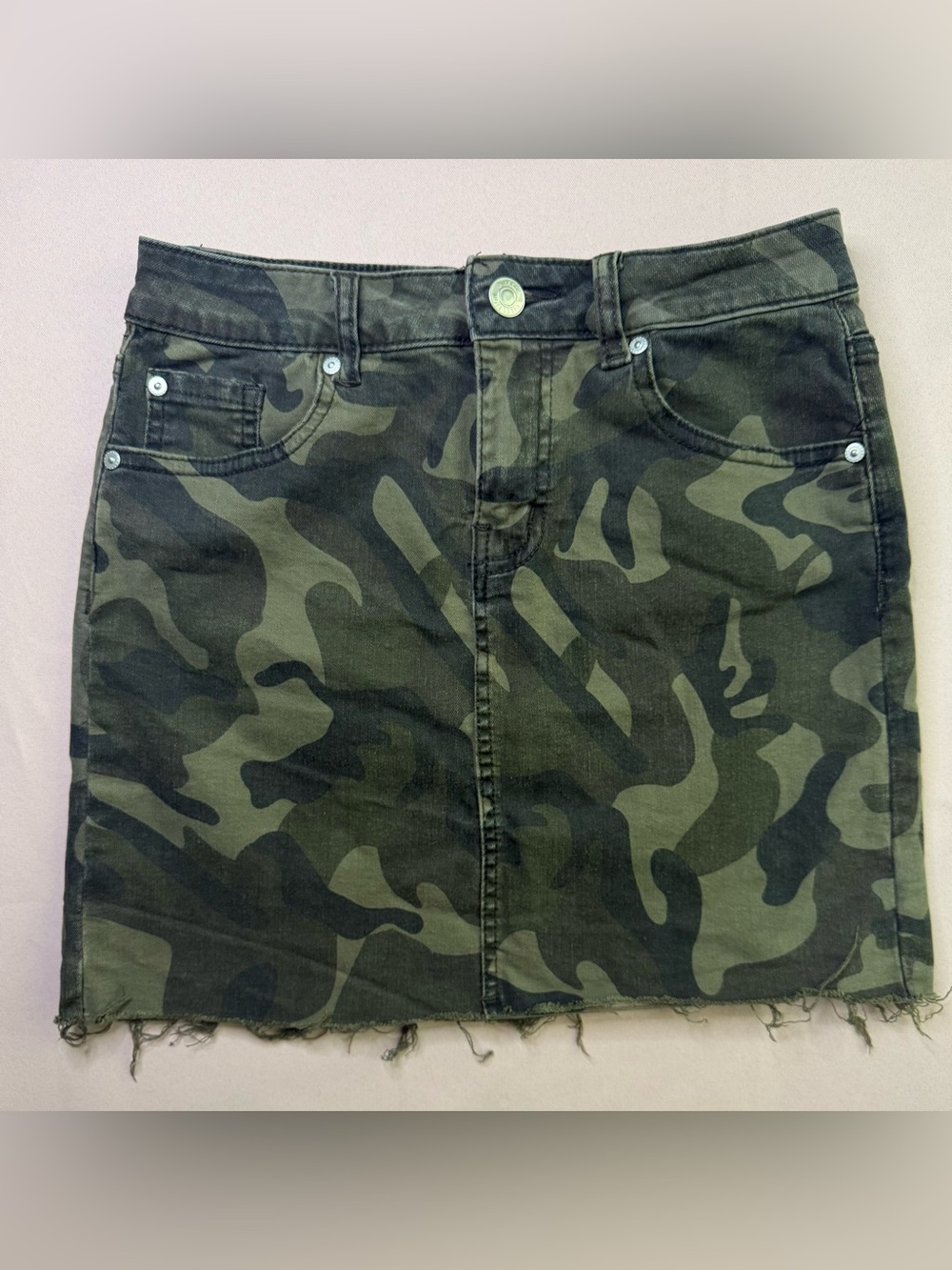 Dex - y2k Raw-Edge Camouflage Denim Mini Skirt - Olive & Green - Size 25 (2/XS)